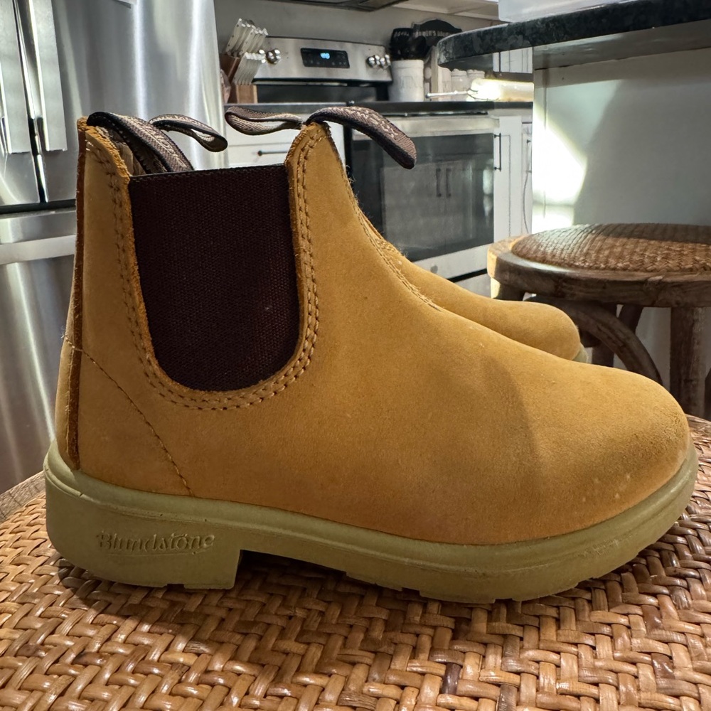 Blundstone Mustard Suede Chelsea Boots